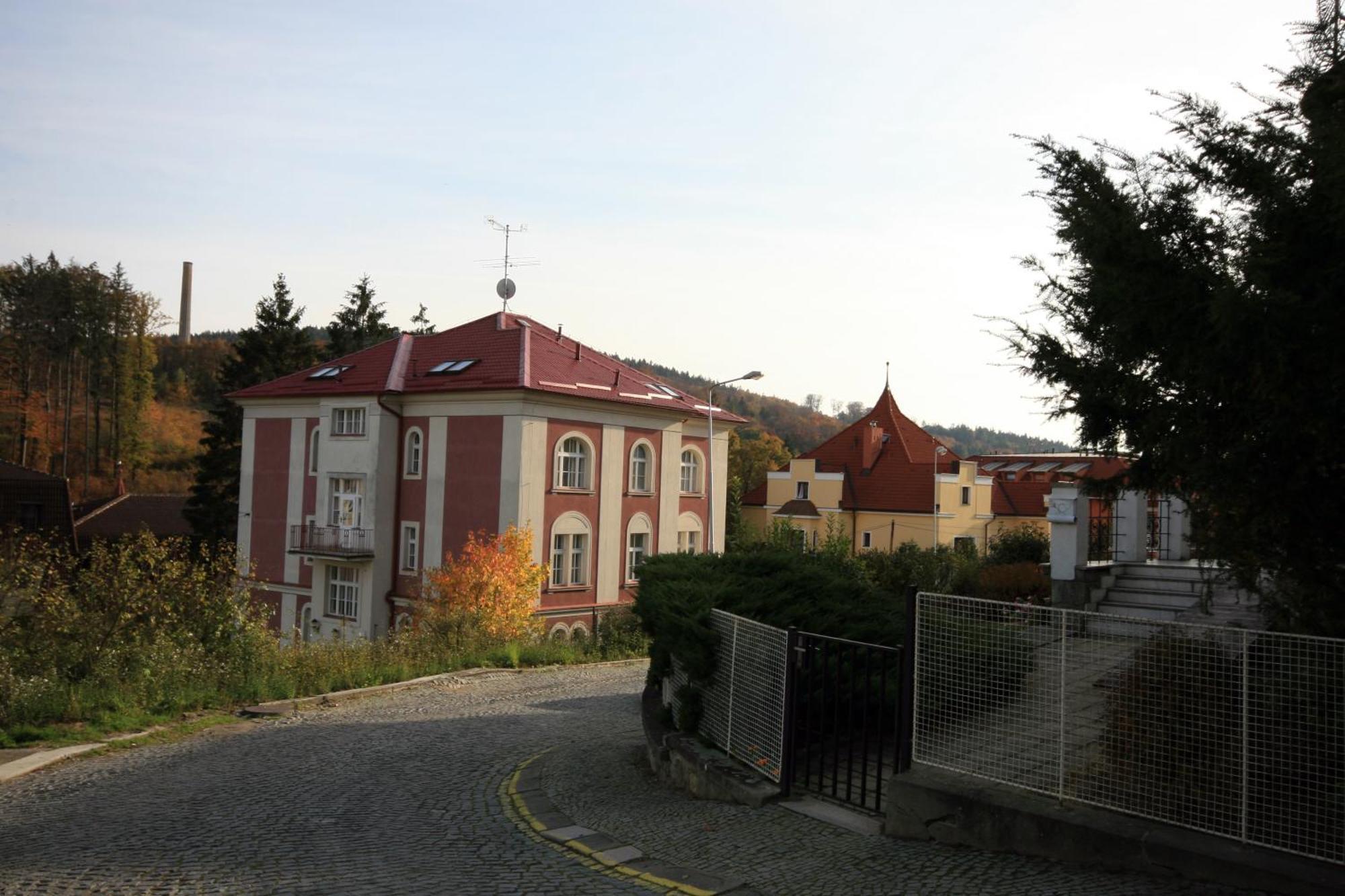 Penzion Loreta Hotel Luhacovice Bagian luar foto